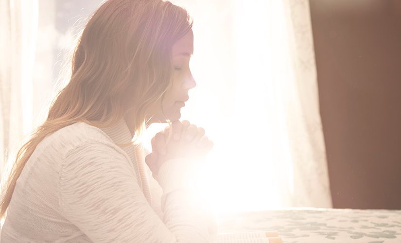 4 maneras de orar por tu cónyuge cuando no quieres