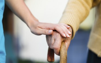 5 Psalms to Encourage People Who Care for an Aging Loved One